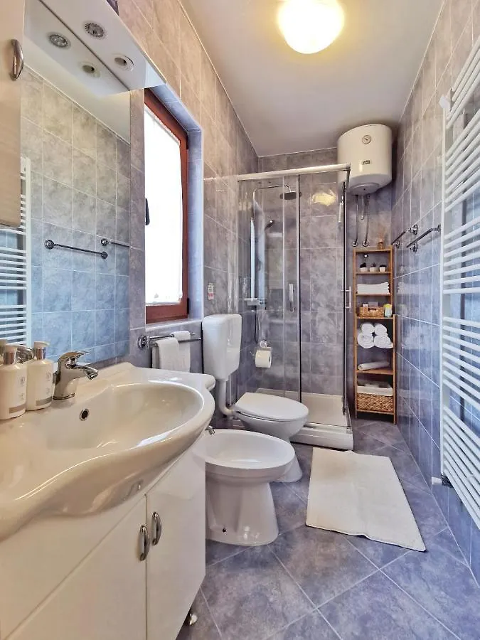 Apartment Artemis Višnjan